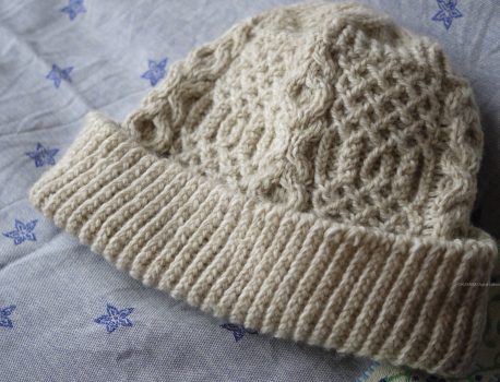 暖かい模様編みのニット帽子ができました